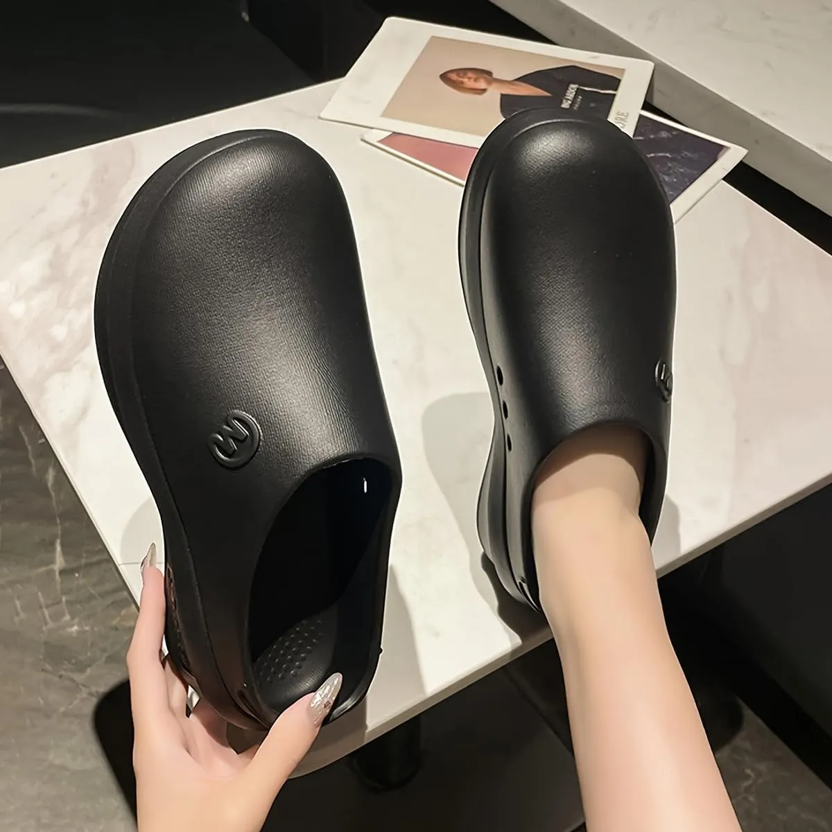 Women's Solid Color Platform Muels, Trendy Closed Toe Slip On Chef Work Shoes, Lightweight Anti-Slip Sandals
